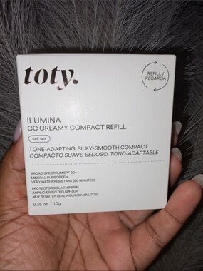toty. Ilumina CC Creamy Compact Refill -